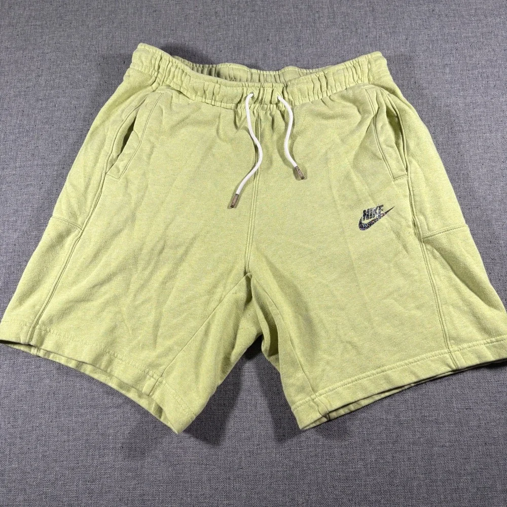 Nike Sportswear Shorts Mens Medium Lime Green DD7043-730 Fleece Grind Logo